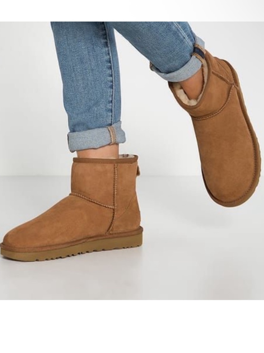 UGG mini Classic II chestnut winter boots 6 gently used Authentic cozy and warm